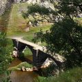 Pont de TREBOUL sur la Tuyère; photographié en 2014; Classé monument historique, il n'est visible que tous les 30ans environ