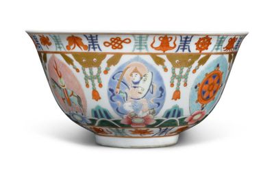 A famille-rose 'baragon tumed' bowl, Qing dynasty, 19th century