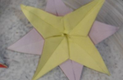 une fleur en origami