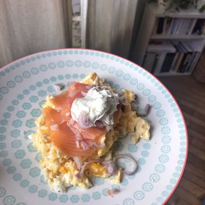 Le plat sain de la semaine N°5 : Oeufs brouillés, saumon fumé et fromage frais