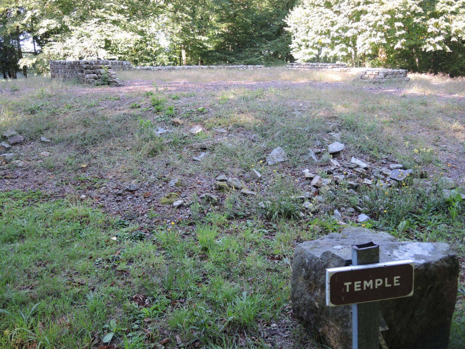 Chapallement, Site archéologique de Compierre, le temple (58)
