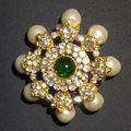 CHANEL par Robert Goossens. Broche en métal doré