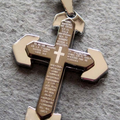 Pendentif Croix Inscription Prière Notre Père Acier Noir Et Argenté Cordon Noir 