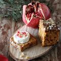 Pain d'épices au chèvre chaud, miel, grenade et pignons