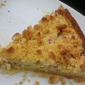 Tarte crumble à la rhubarbe et à la crème amandine