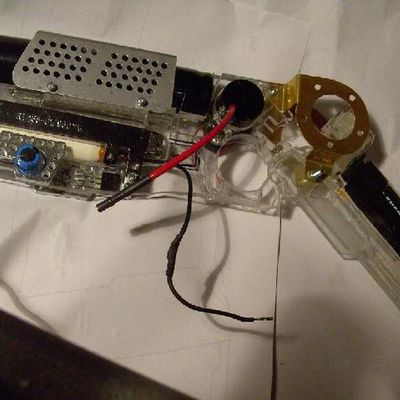 LVL easy - CyberNews : Homemade Lasergun