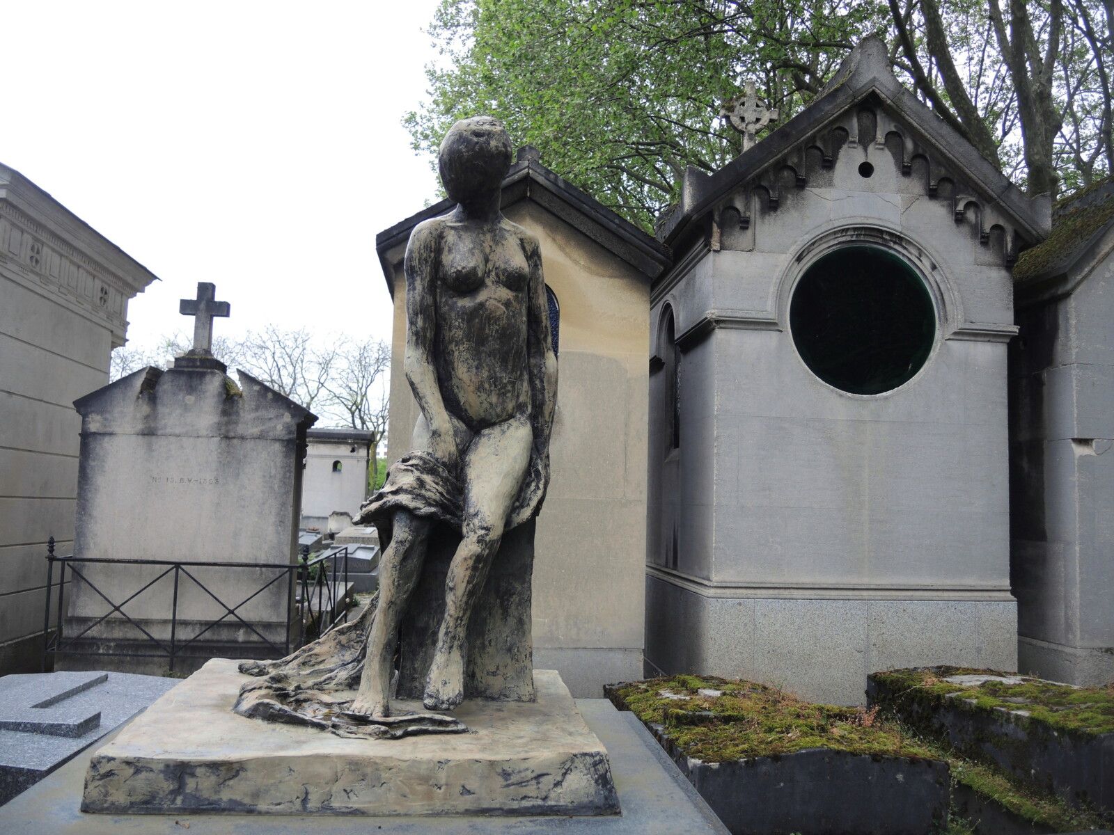 Paris, cimetière Montparnassse, sculpture. (75)