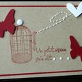 Des papillons ... un coeur ... une touche de broderie ... un petit oiseau m'a dit ... une carte !