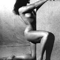 Bettie page, une femme qui ne craint pas de bien poser pour rester en première page