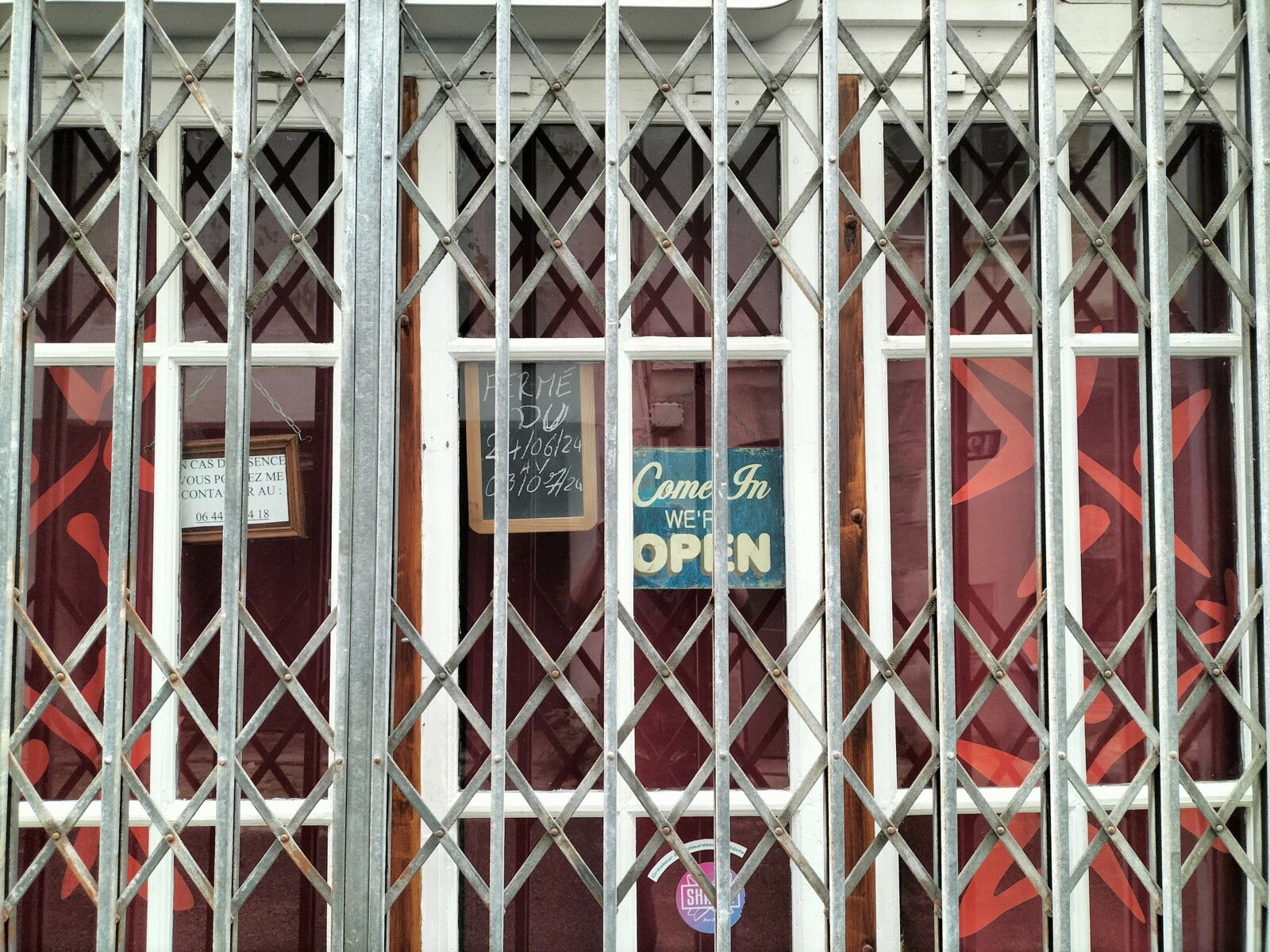 Bayonne, rue des Faures, on est ouvert (64)