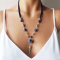 Collier femme originale bleu marine en perles artisanales