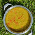 Dahl de chou rave et lentilles corail