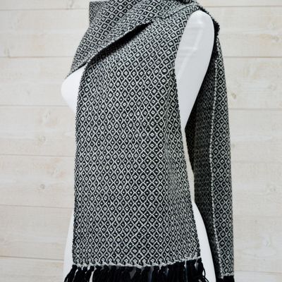 Echarpe tissée avec des losanges
