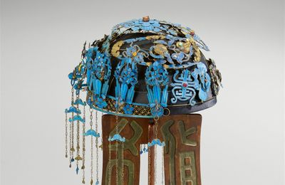 A lady's headdress (dianzi), around 1900