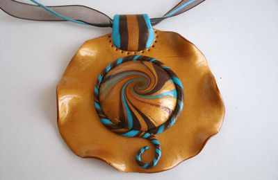 Pendentif or et turquoise