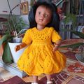Mona en jaune soleil , début de tenue ...