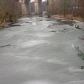Rivière gelée , rudesse de l'hiver