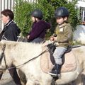 première fois à poney!!! quel cavalier!