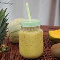 Smoothie ananas, mangue, kiwi et melon