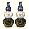 Paire de grands vases triple-gourde en porcelaine de Chine d'époque Kangxi (1662-1722)