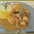 LAPIN AU VIN BLANC AUX CEPES ET POLENTA