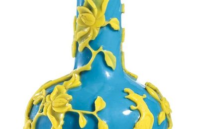 A yellow overlay turquoise glass vase, Qing dynasty, 18th-19th century