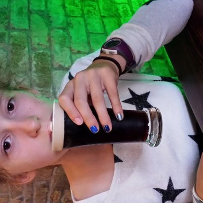 message secret, posté en cachette depuis les toilettes.  Signé : Le Corbeau