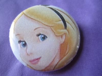 Badge Alice 30 mm