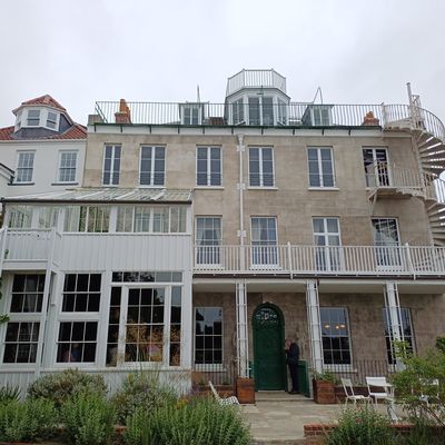 Carnet de voyage – mes aventures sur l’île de Guernesey – La maison de VICTOR HUGO et LITTLE CHAPEL