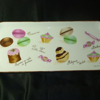 Plats  à cakes, petits fours et pourquoi pas bûches de Noël.