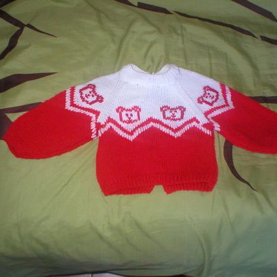 Une brassière nordique, une gigoteuse et une couverture au crochet