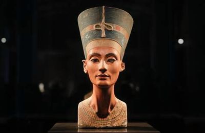 Mon top 10 sculptures antiques: N°2: Le buste de Nefertiti (Neues museum, Berlin)