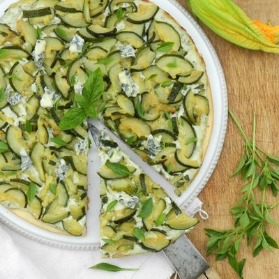La pizza aux courgettes, bleu et basilic