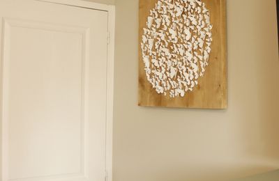 Cadre bois et papier - nuage de papillons