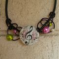 un peu de musique ! collier 25 euros , b.oreilles 6 euros