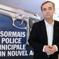 A Béziers, la mairie arme la police municipale et l’affiche partout en ville