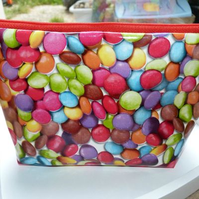 Une nouvelle creation, une jolie trousse smarties