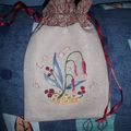 broderies sur petites pochettes