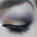 Maquillage doré et violet