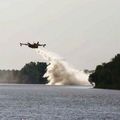 Les canadairs s'exercent sur la Garonne