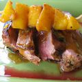 MAGRET DE CANARD CARAMELISE A L'ORANGE, BROCHETTE DE MANGUE EN CHUTNEY