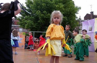 mes petites filles a la fêtes des ecoles MARIE