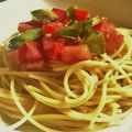 Spaghettis aux tomates crues