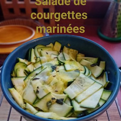 Salade de courgettes marinées 