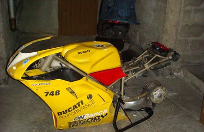 Ducati SBK en court de remontage ce sera 916 ou 996 ou 999 comme moulin