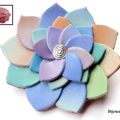 BR076 - Broche fleur de lotus pastel en argile polymère