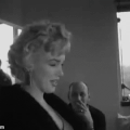 Gifs Marilyn au Japon (2) - Visite à l'hôpital de l'armée à Tokyo