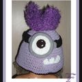 Bonnet minion violet au crochet