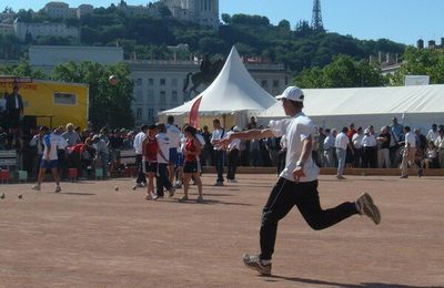 Un jeune tourellois sur la place Bellecour...