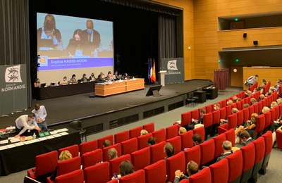 Réélu dans l'enceinte de l'université de Caen pour son dernier mandat à la tête de la Normandie, un président de région heureux!